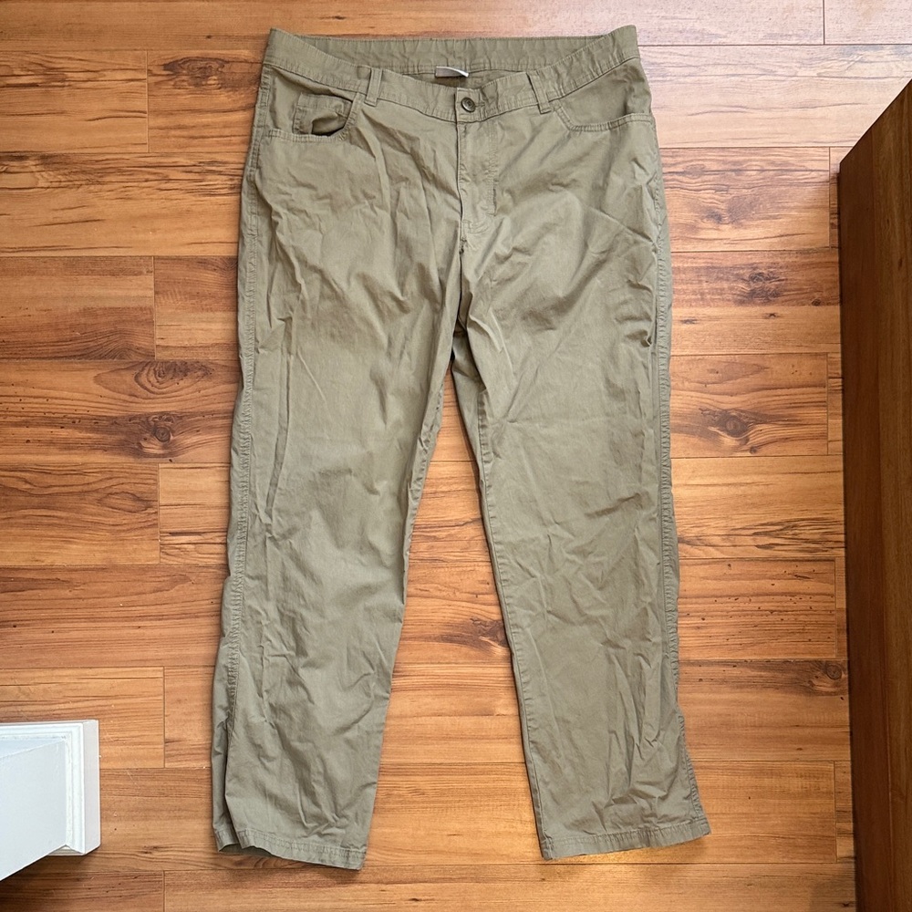 Columbia Men's 36”W 30”L Tan khaki Green Chinos Regular Fit